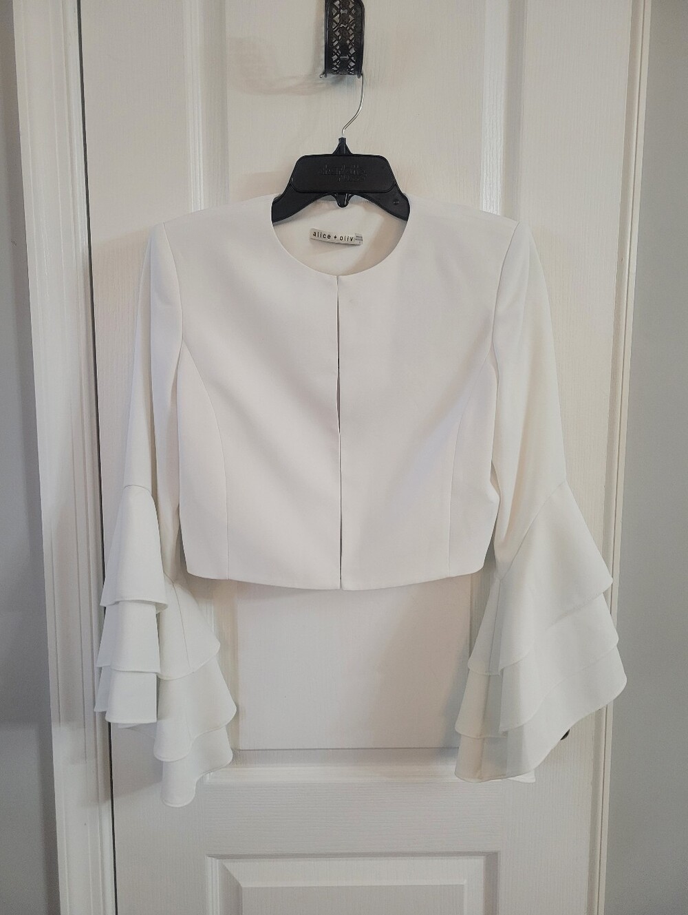 Alice + Olivia White Presley Tiered Ruffle Sleeve Cropped Jacket Size 6